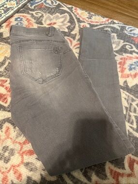 Democracy Grey Stretch Jeggings with Back Pocket Detail